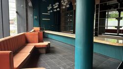 Clemenceau Avenue (D9), Retail #576691441